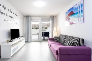 TV a/nebo společenská místnost v ubytování Eden Rentals Maday Home