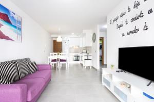 TV a/nebo společenská místnost v ubytování Eden Rentals Maday Home