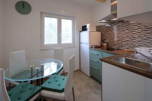 Kuchnia lub aneks kuchenny w obiekcie Apartment in Silo - Insel Krk 39710