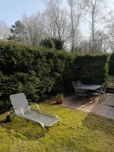 a patio with chairs and a table in a yard at Apartment Frankfurt, top renoviert, 65qm DG in Bergisch Gladbach