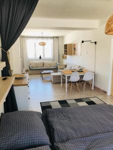 Postel nebo postele na pokoji v ubytování Apartmán Orlické Záhoří