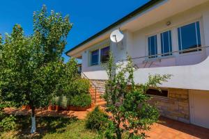 Fotografie z fotogalerie ubytování Holiday home in Tribalj 39243 v destinaci Tribalj