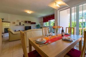 Fotografie z fotogalerie ubytování Holiday home in Tribalj 39243 v destinaci Tribalj