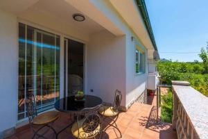 Fotografie z fotogalerie ubytování Holiday home in Tribalj 39243 v destinaci Tribalj