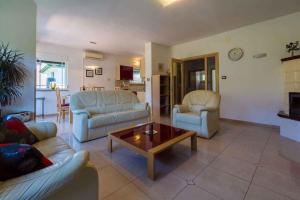 Fotografie z fotogalerie ubytování Holiday home in Tribalj 39243 v destinaci Tribalj