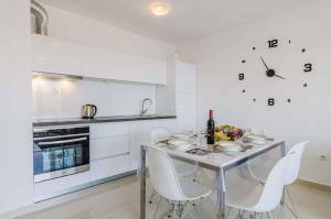 Kuchyň nebo kuchyňský kout v ubytování Apartment in Crikvenica 39077