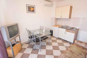 Kuchyň nebo kuchyňský kout v ubytování Apartment in Kakma - Biograd Riviera 40380