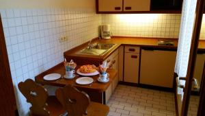 Kuchyň nebo kuchyňský kout v ubytování Appartment-Hotel-Hölzl