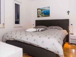 Posteľ alebo postele v izbe v ubytovaní Apartment in Njivice/Insel Krk 35106