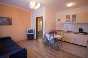 Kuchyňa alebo kuchynka v ubytovaní Apartment in Funtana - Istrien 12232