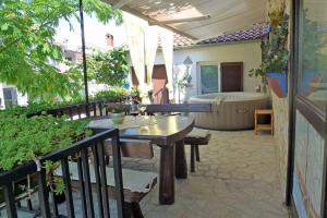 Balkón alebo terasa v ubytovaní Apartment in Njivice - Insel Krk 38719
