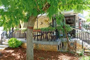Vonkajšia záhrada v ubytovaní Apartment in Njivice - Insel Krk 38719