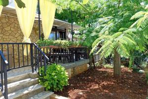Vonkajšia záhrada v ubytovaní Apartment in Njivice - Insel Krk 38719