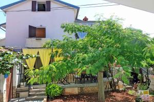 Vonkajšia záhrada v ubytovaní Apartment in Njivice - Insel Krk 38719