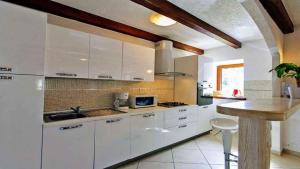 Fotografie z fotogalerie ubytování Holiday home in Lupoglav/Istrien 27295 v destinaci Lupoglav