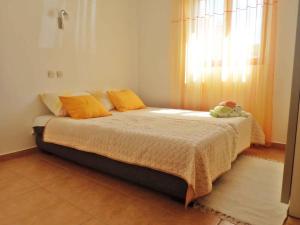 Posteľ alebo postele v izbe v ubytovaní Apartment in Rovanjska 37204