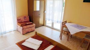 Postel nebo postele na pokoji v ubytování Apartments in Sveti Petar na Moru 36923