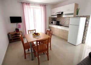 Imagen de la galería de Apartment in Vrbnik - Insel Krk 36872, en Vrbnik