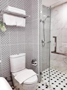 Chiangkhong Teak Garden Riverfront Onsen Hotel- SHA Extra Plus的一间浴室