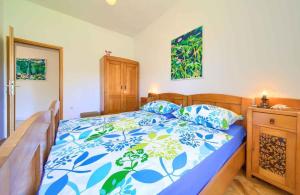 Giường trong phòng chung tại Apartment in Vrbnik - Insel Krk 35995