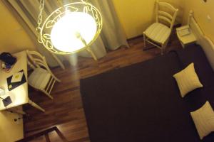 an overhead view of a room with a bed and a mirror at Logis Hôtel Les 3B in Nouilhan
