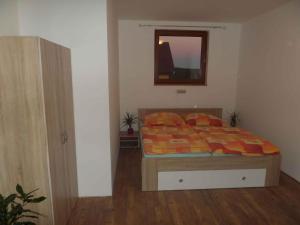 Postel nebo postele na pokoji v ubytování Holiday home in Neznasov/Südböhmen 26808