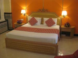 Ένα ή περισσότερα κρεβάτια σε δωμάτιο στο Bowshar International Hotel