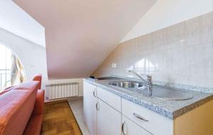 Kuchyň nebo kuchyňský kout v ubytování Apartment in Senj 17249