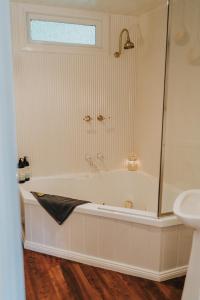 Gallery image of Wild Orchid Olinda Private Luxury Cottage in Olinda