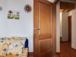 Ein Bett oder Betten in einem Zimmer der Unterkunft Rustic Farmhouse in Buonconvento with Tuscan Views
