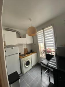 Kuchyňa alebo kuchynka v ubytovaní Appartement Champs Élysées Trocadero