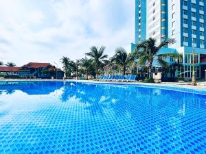 בריכת השחייה שנמצאת ב-Sai Gon Phu Yen Hotel או באזור