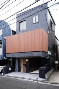 Real Life SANGENJAYA في طوكيو: محل امام مبنى على شارع