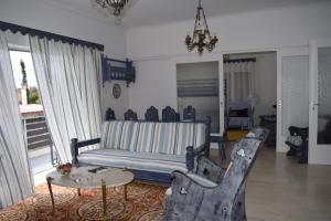 O zonă de relaxare la 3h Athina Cottage in Athens Riviera, Saronida