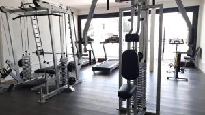 Fitness centrum a/nebo fitness zařízení v ubytování Rayz UMM Hotel Malang
