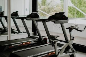Fitness centrum a/nebo fitness zařízení v ubytování Rayz UMM Hotel Malang