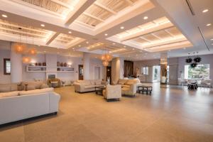 Aegean Village Beachfront Resort的休息区