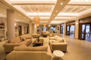 Aegean Village Beachfront Resort的休息区