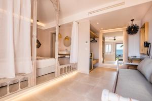 Aegean Village Beachfront Resort的休息区
