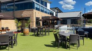 Rydges Resort Hunter Valley餐厅或其他用餐的地方