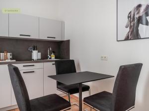 Kuchyň nebo kuchyňský kout v ubytování Apartment Berlin Paul-Robeson-Straße