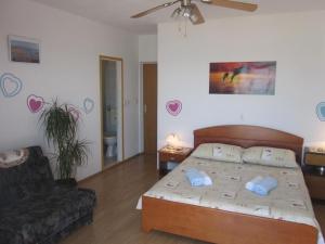 Postel nebo postele na pokoji v ubytování Room in Hvar town with sea view, terrace, air conditioning, Wi-Fi (3666-3)