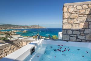 صورة لـ Aegean Village Beachfront Resort في أموبي