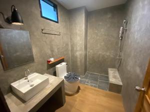 Koupelna v ubytování Blues River Resort + 72 fotografií