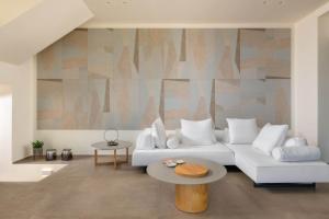 A seating area at South Key Villa