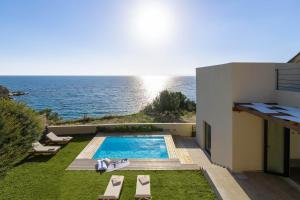 The swimming pool at or close to South Key Villa
