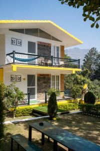 a building with a bench in front of it at The Hosteller Rishikesh, Tapovan in Rishīkesh