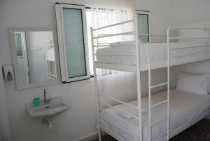 Postel nebo postele na pokoji v ubytování Grandma Vasiliki Rooms To Let