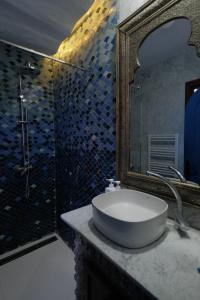 A bathroom at Dar Elrio