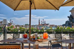 a table with a tray of food on top of a balcony at Londra Palace Venezia in Venice